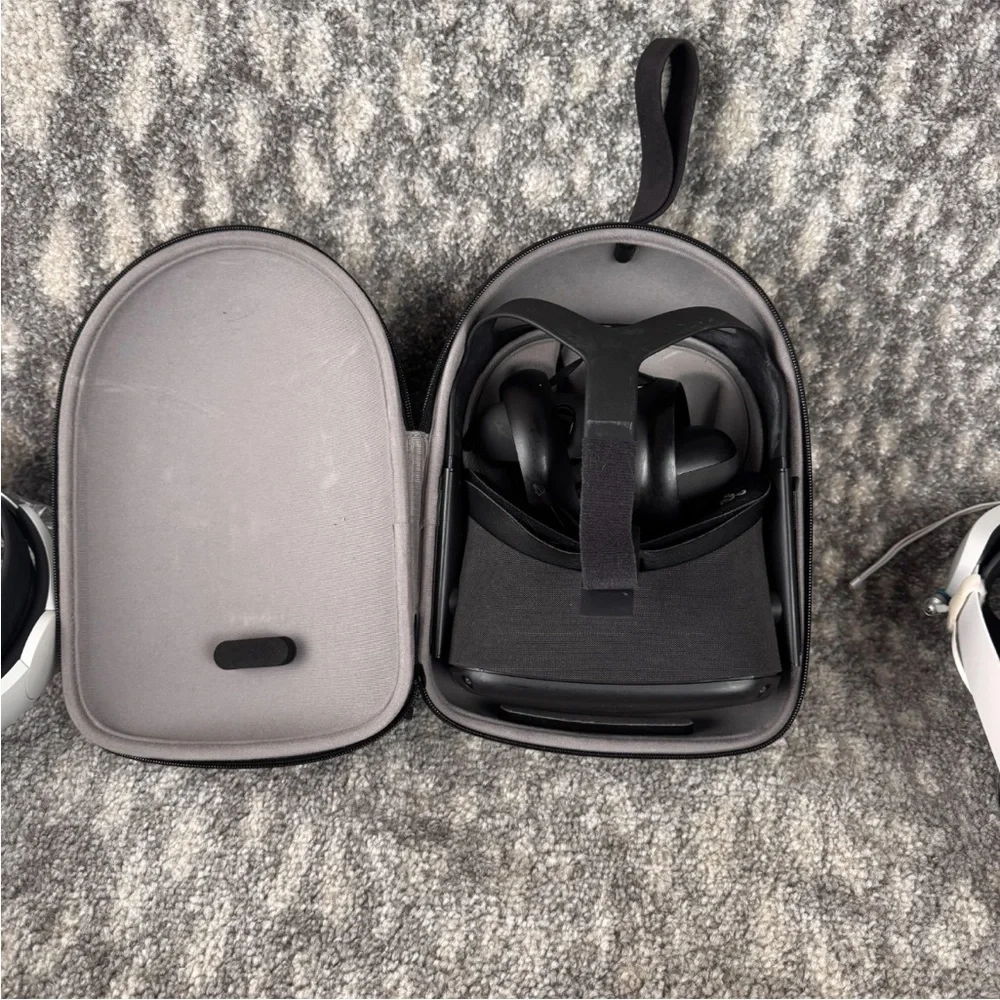 Meta Oculus Quest 1 Standalone VR 128GB W/ Carry Bag 2 Controllers Tested
